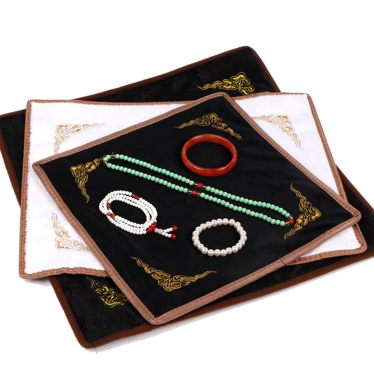 Beads jewelry making mat with embroidery