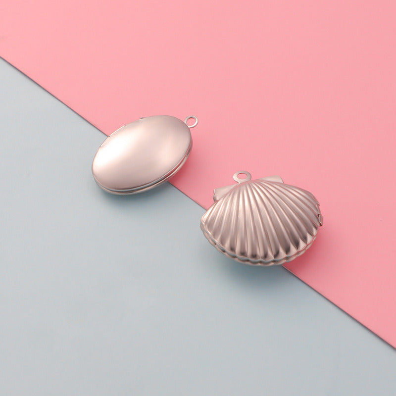 Scallop charm
