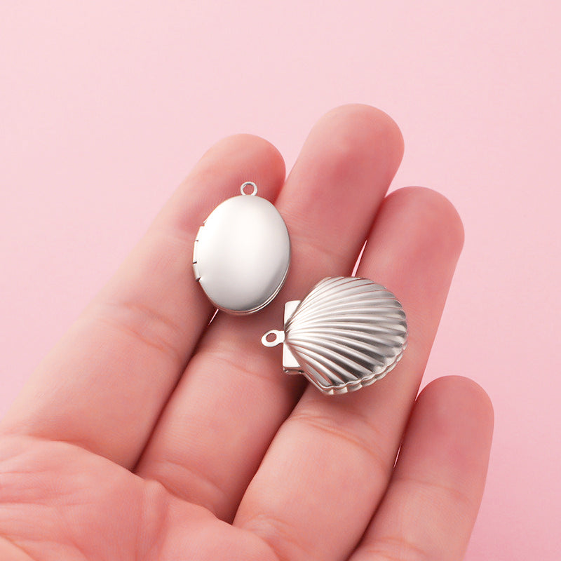 Scallop charm