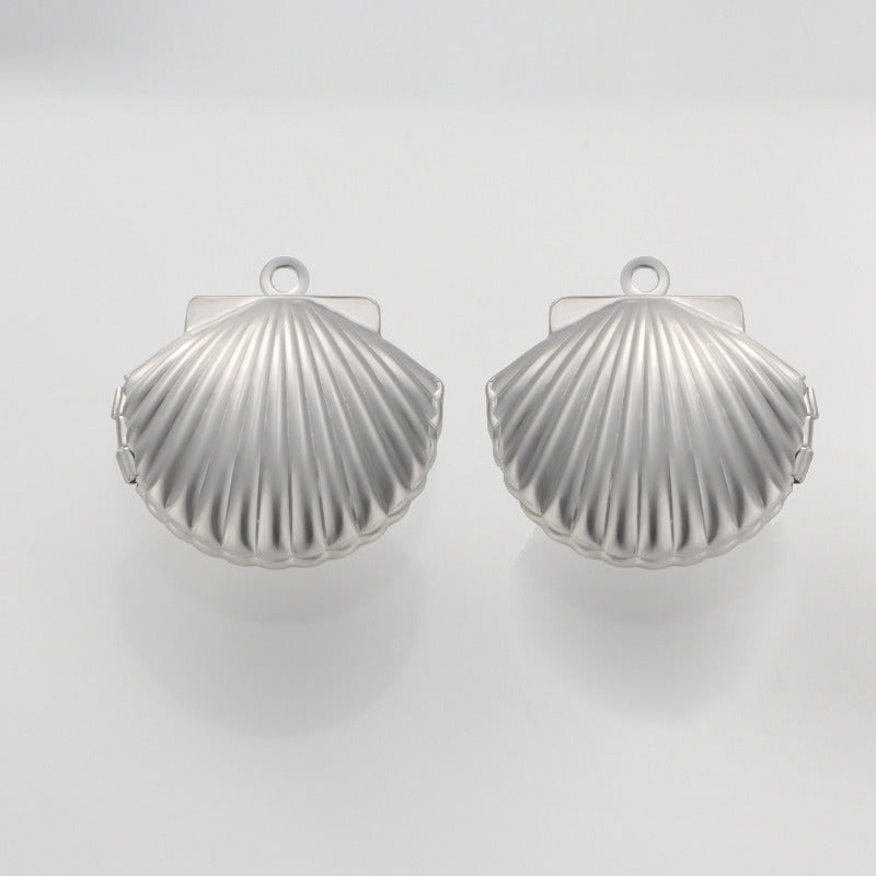 Scallop charm