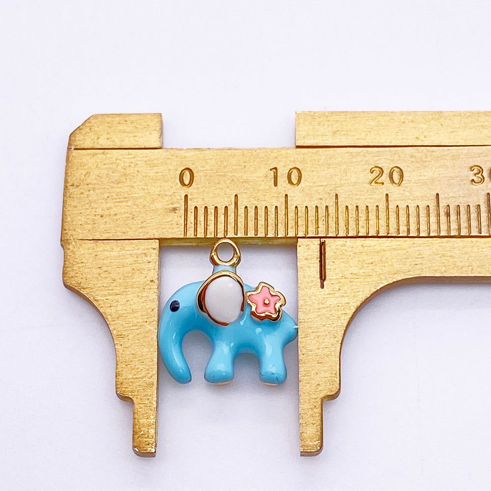 5910 3D Elephant Charm