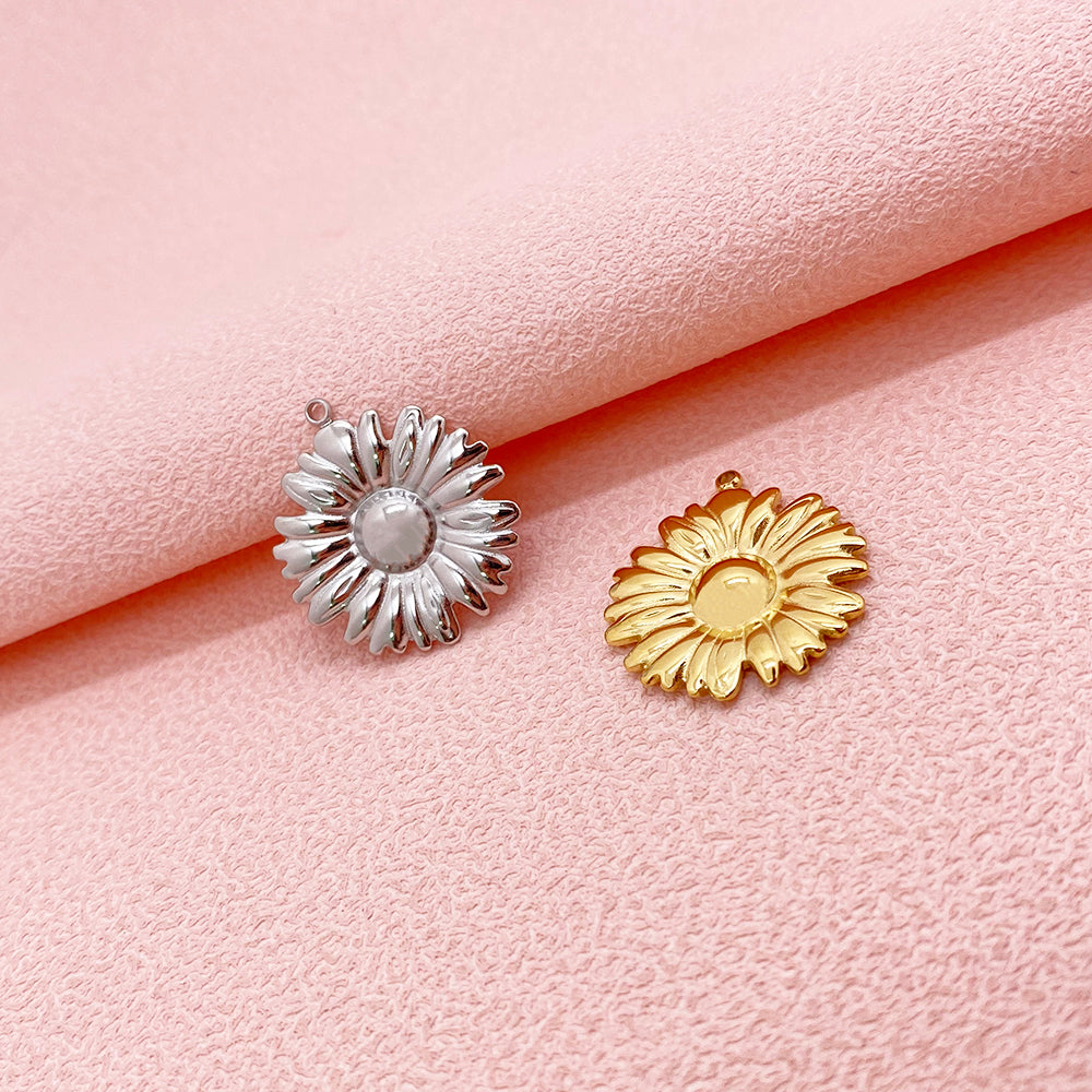 11951 Flower charm