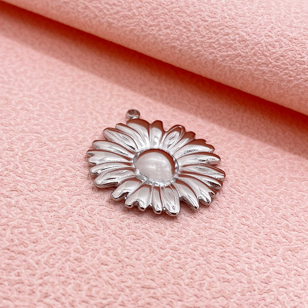 11951 Flower charm