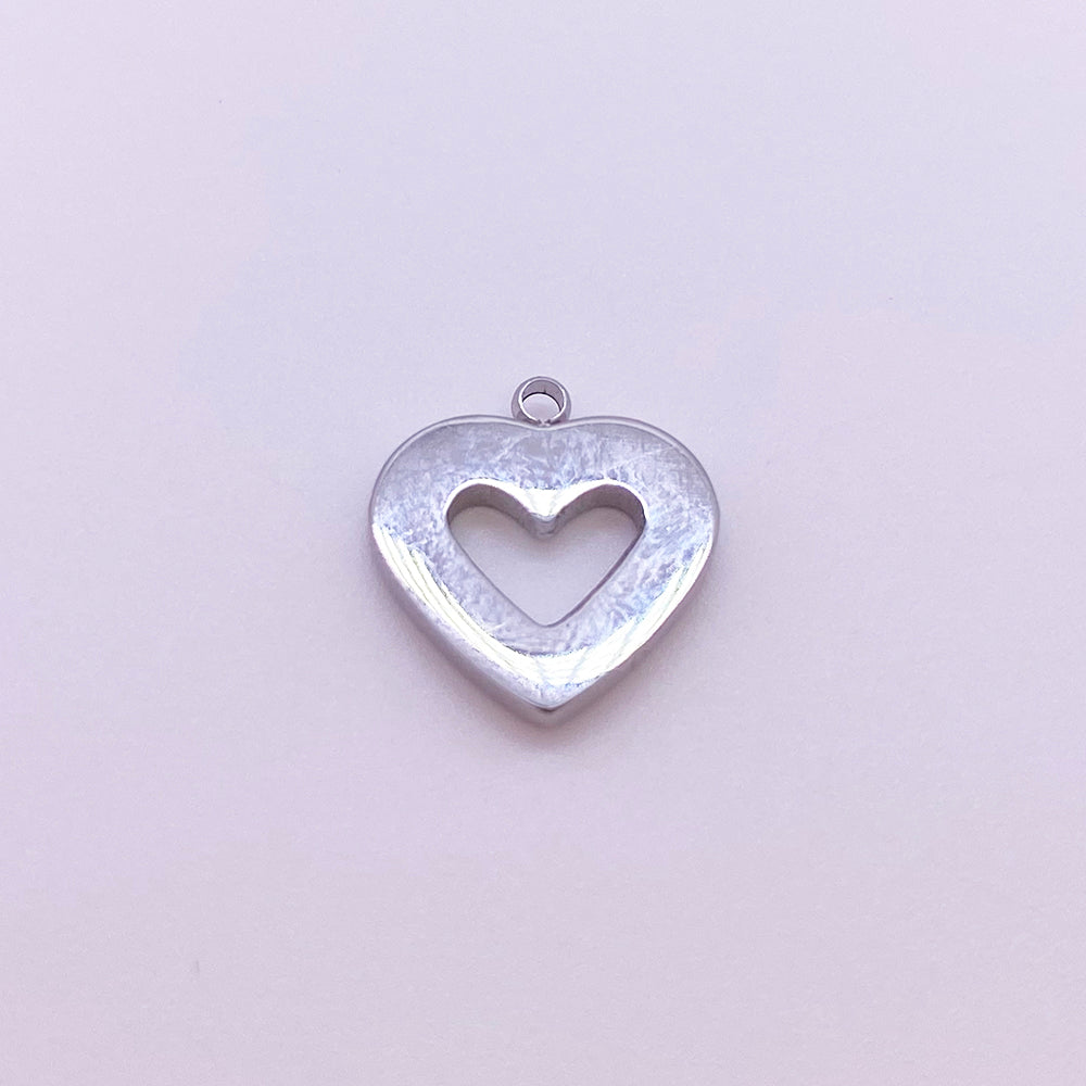 2581 Heart shell charm