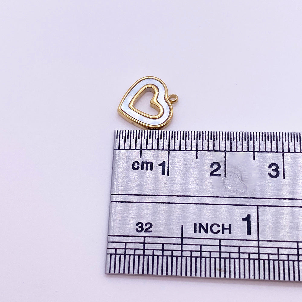 2581 Heart shell charm