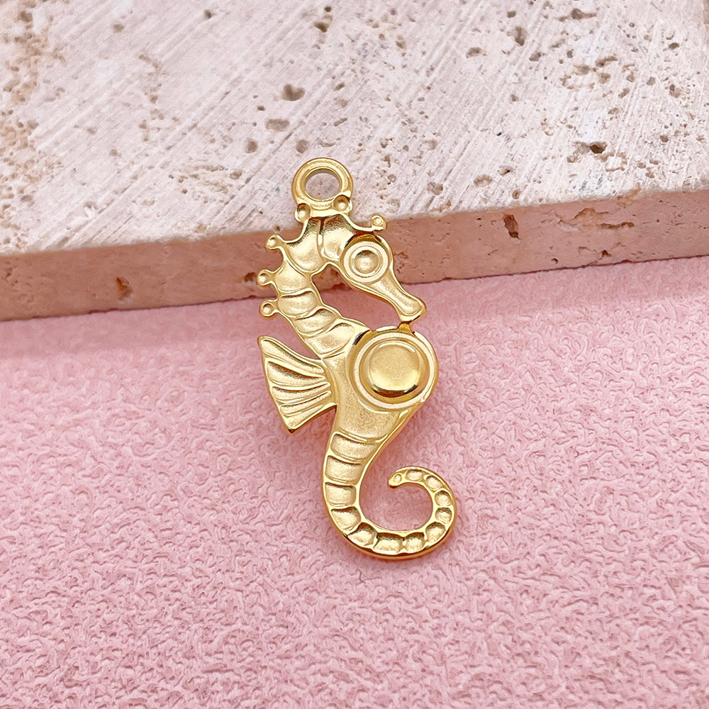 2707 Sea horse charm