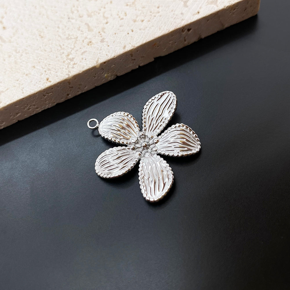 11375 Flower charm