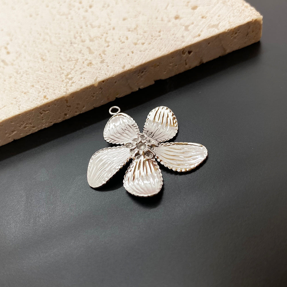 11375 Flower charm