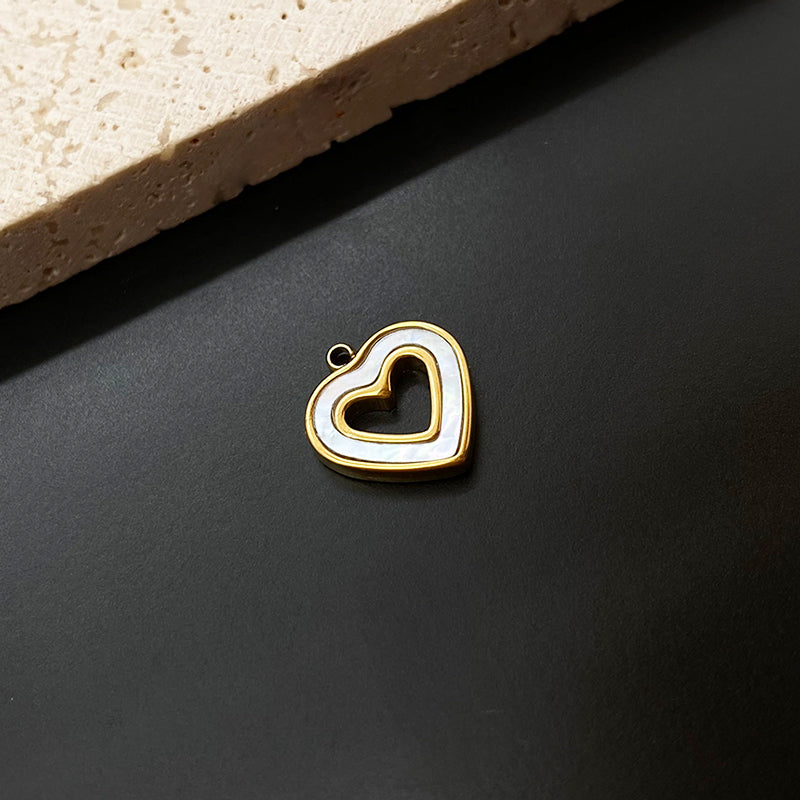 2581 Heart shell charm