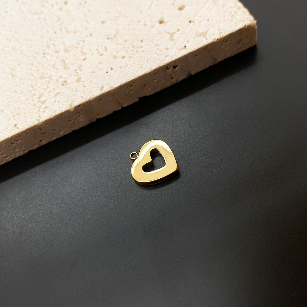 2581 Heart shell charm