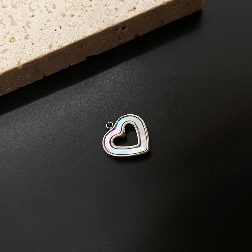 2581 Heart shell charm