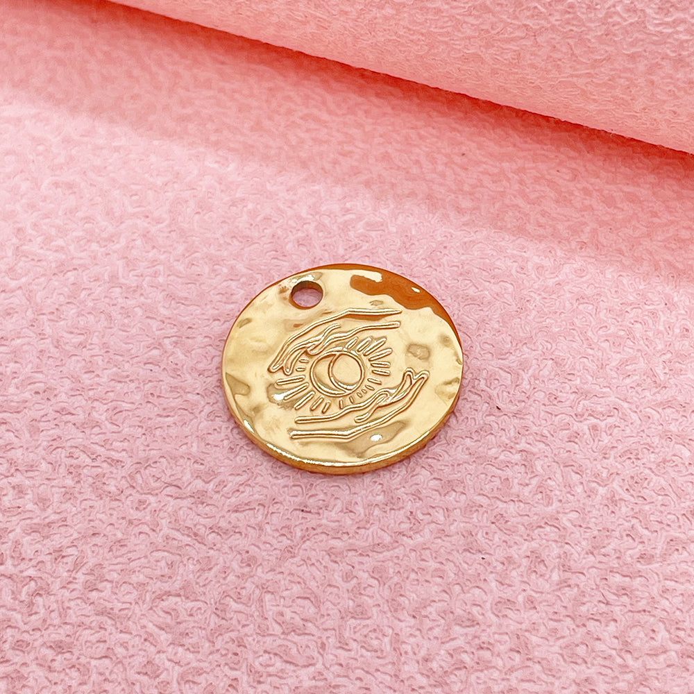 1004 Holding the sun charm