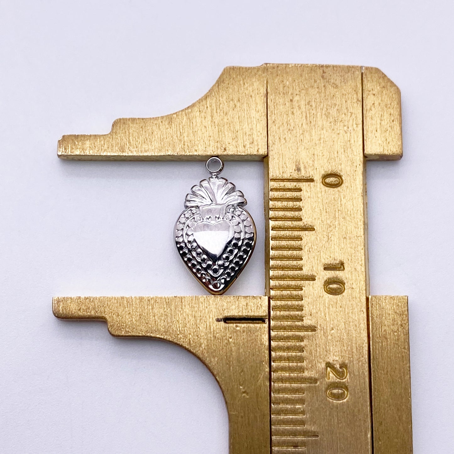 12114 Sacred heart charm