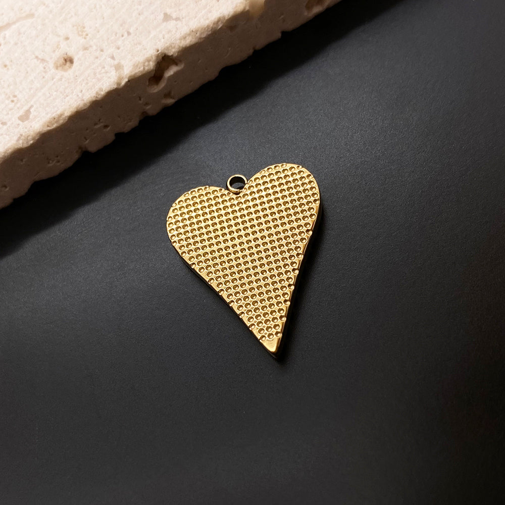 2602 Heart shell charm