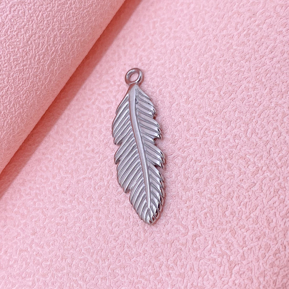 PC825 Leaf charm