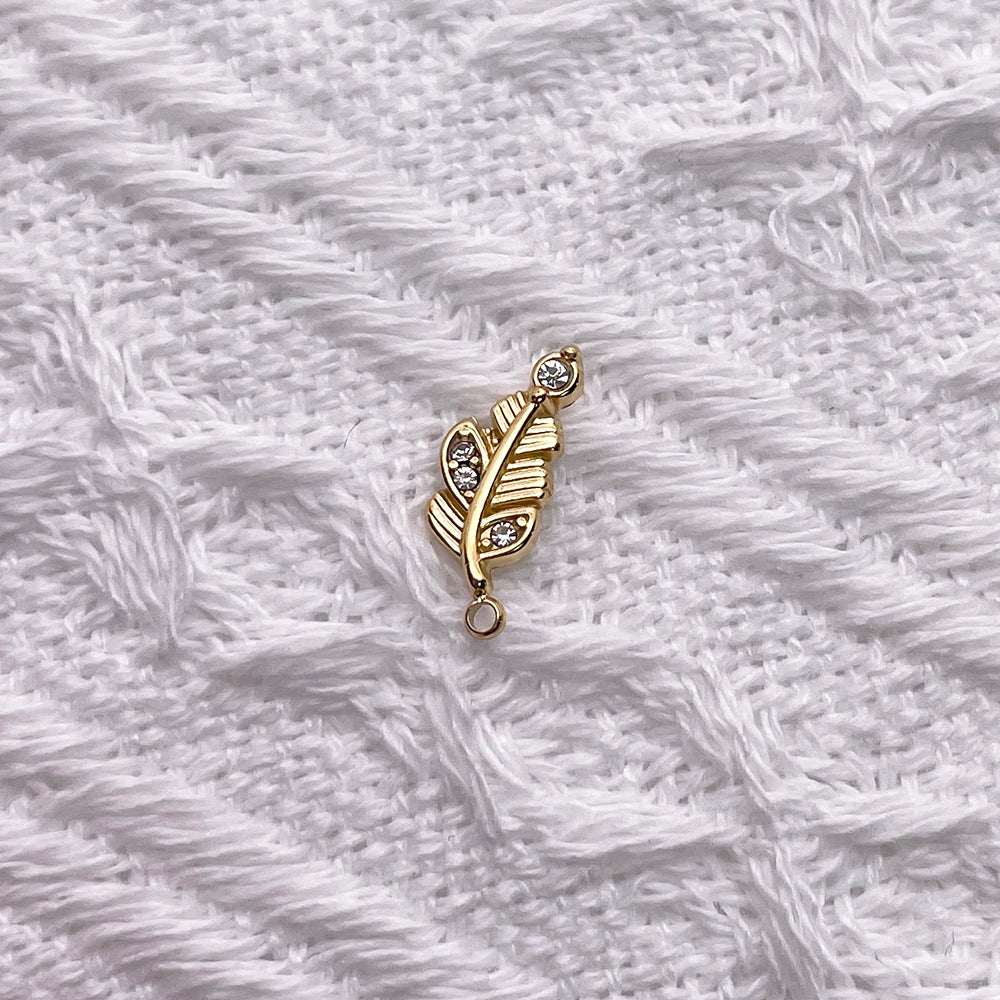 51313 Diamond leaf charm