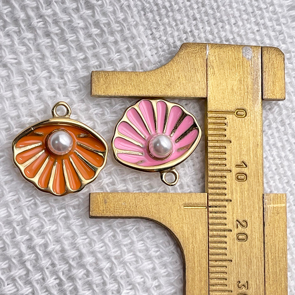 5963 Enamel Pearl Shell charm