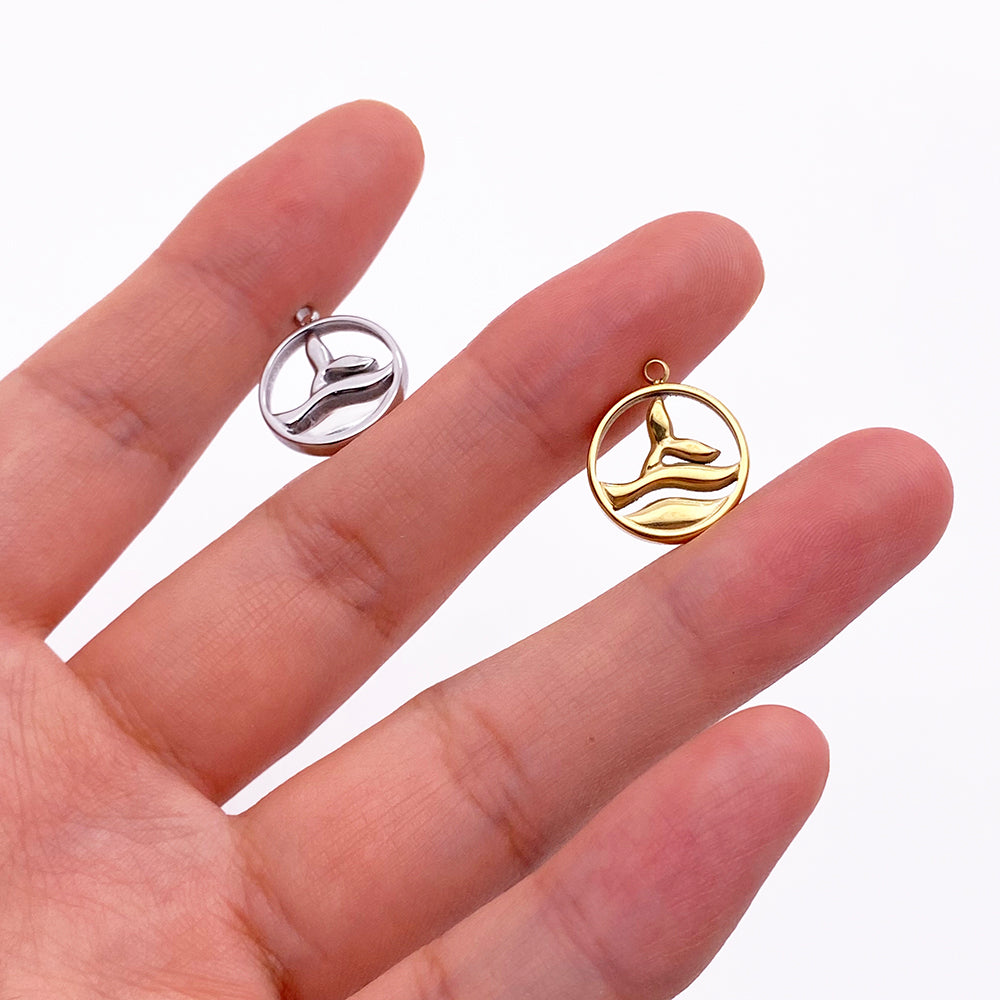 Fishtail charm