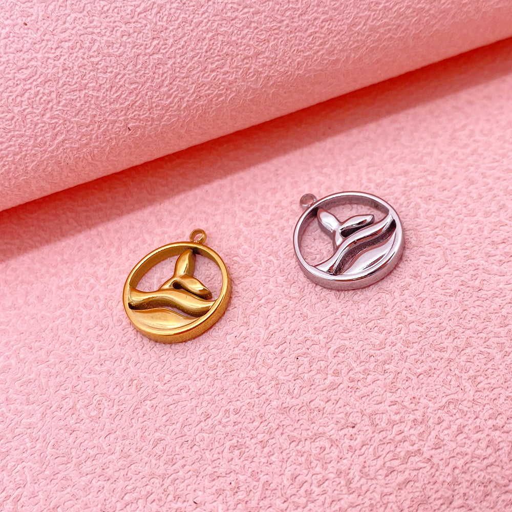 Fishtail charm