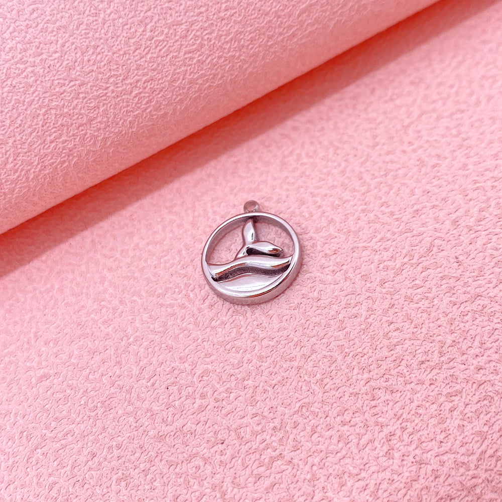 Fishtail charm
