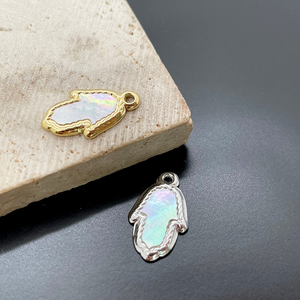 2734 Shell hand charm