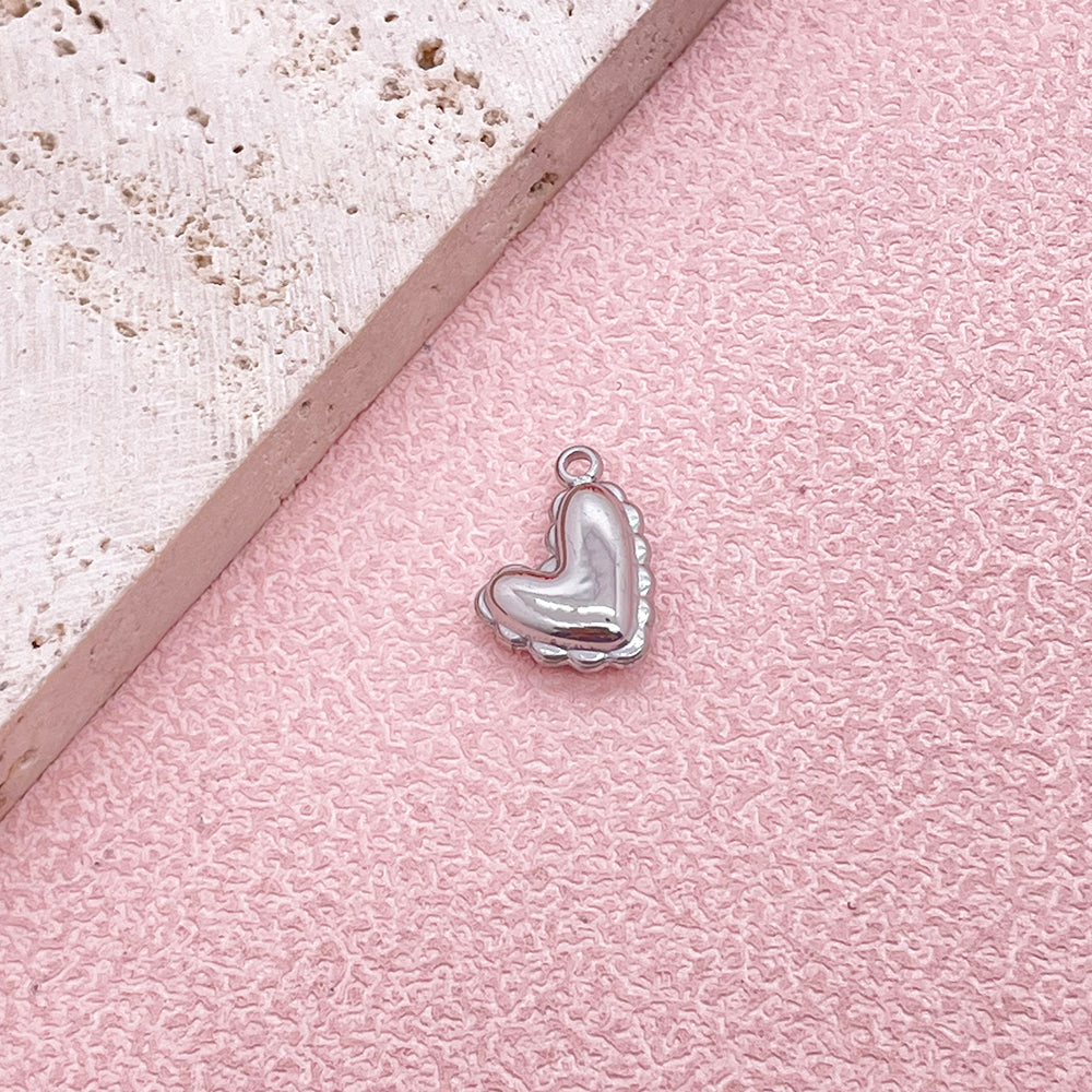0114 Asymmetrical love Charm