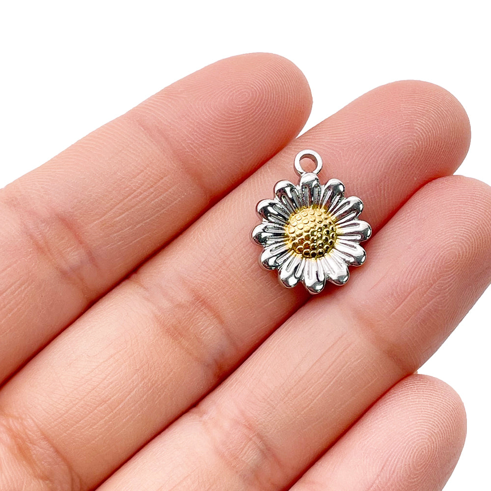 0372 Daisy charm