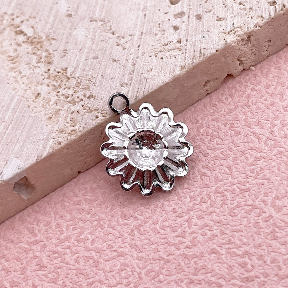 0372 Daisy charm