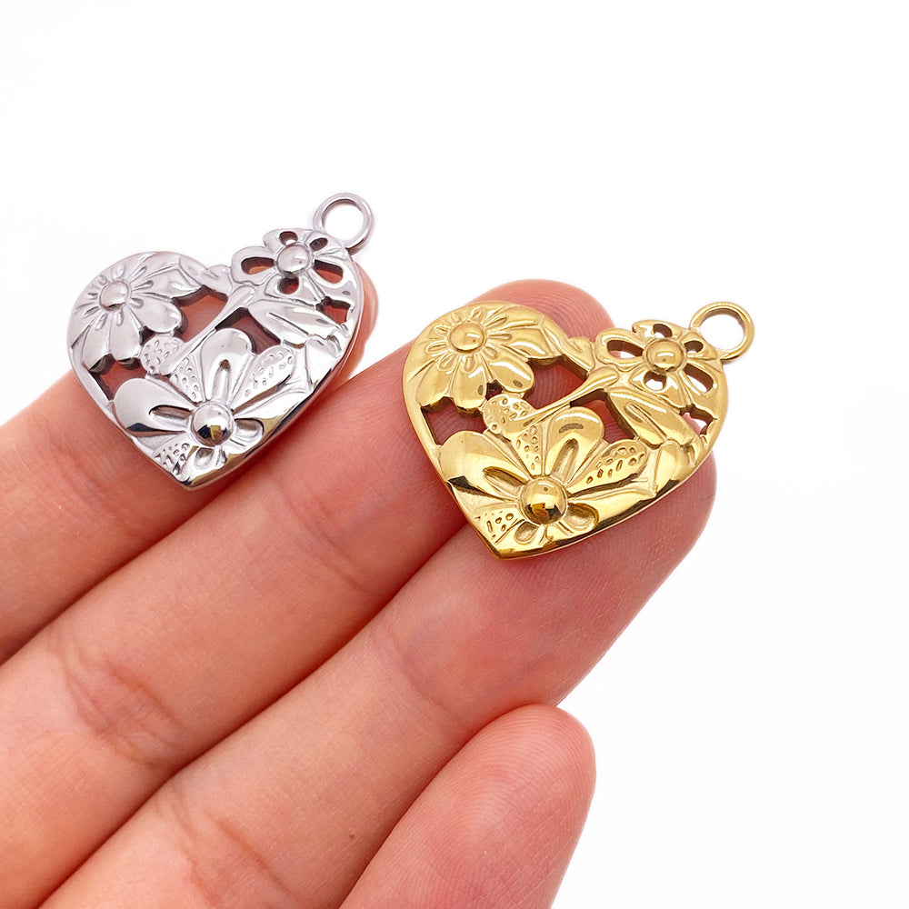 PC737 Heart charm