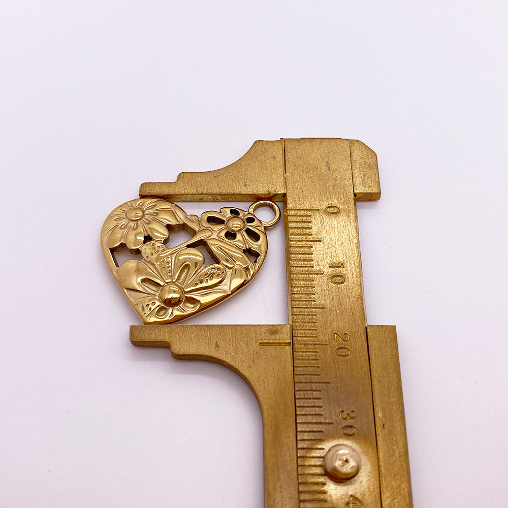 PC737 Heart charm