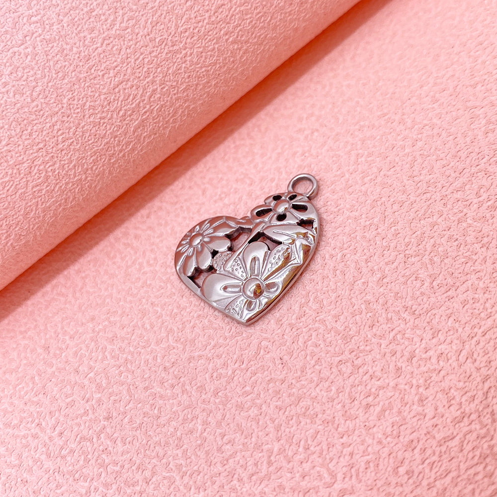 PC737 Heart charm