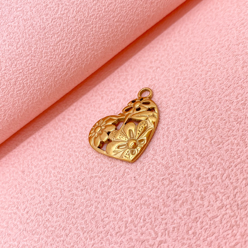 PC737 Heart charm