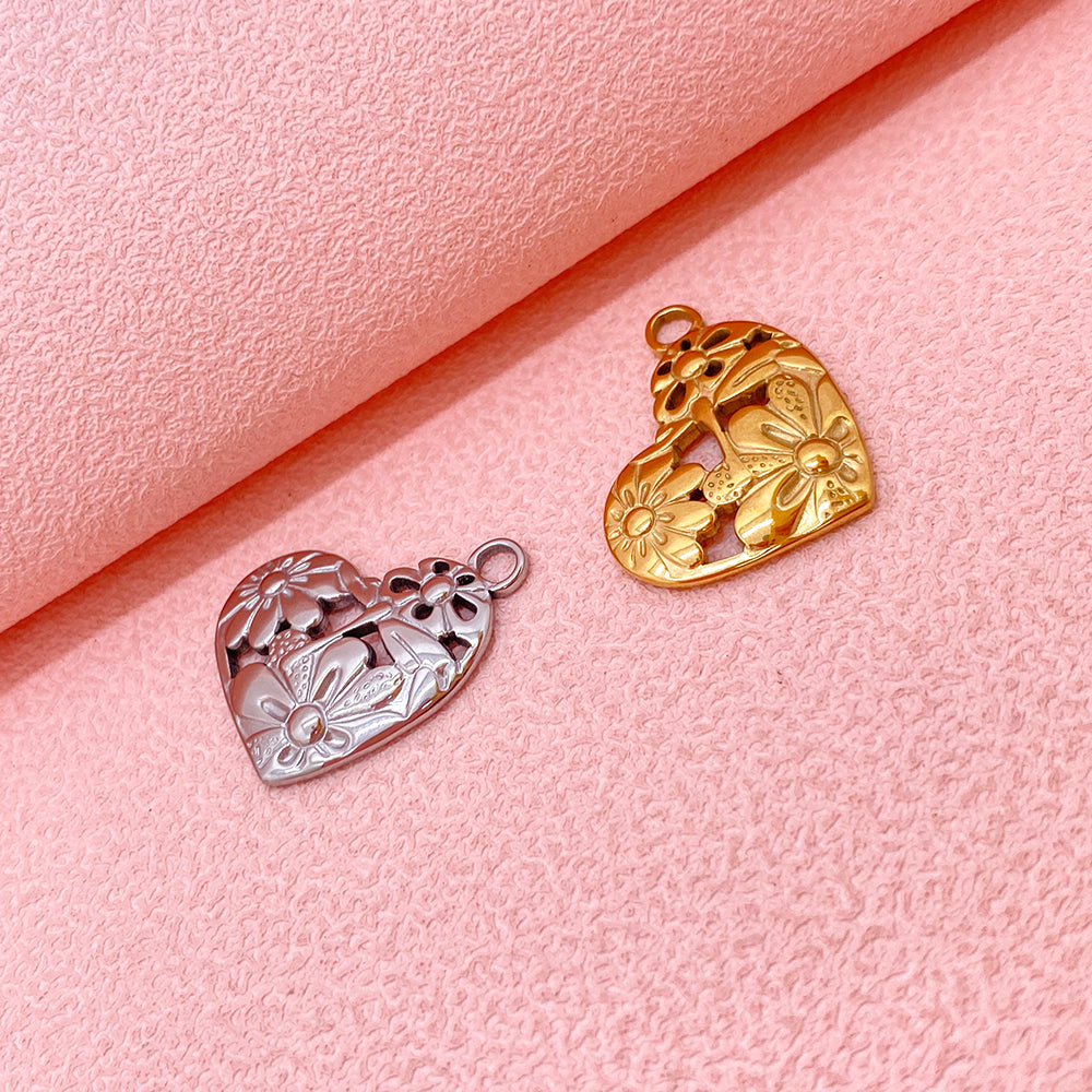 PC737 Heart charm