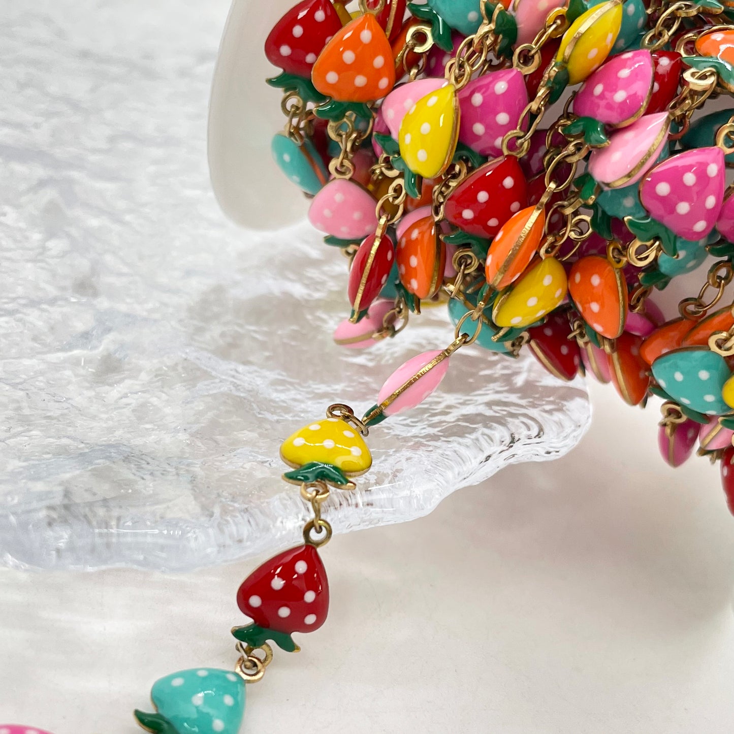 C1679 Strawberry Chain