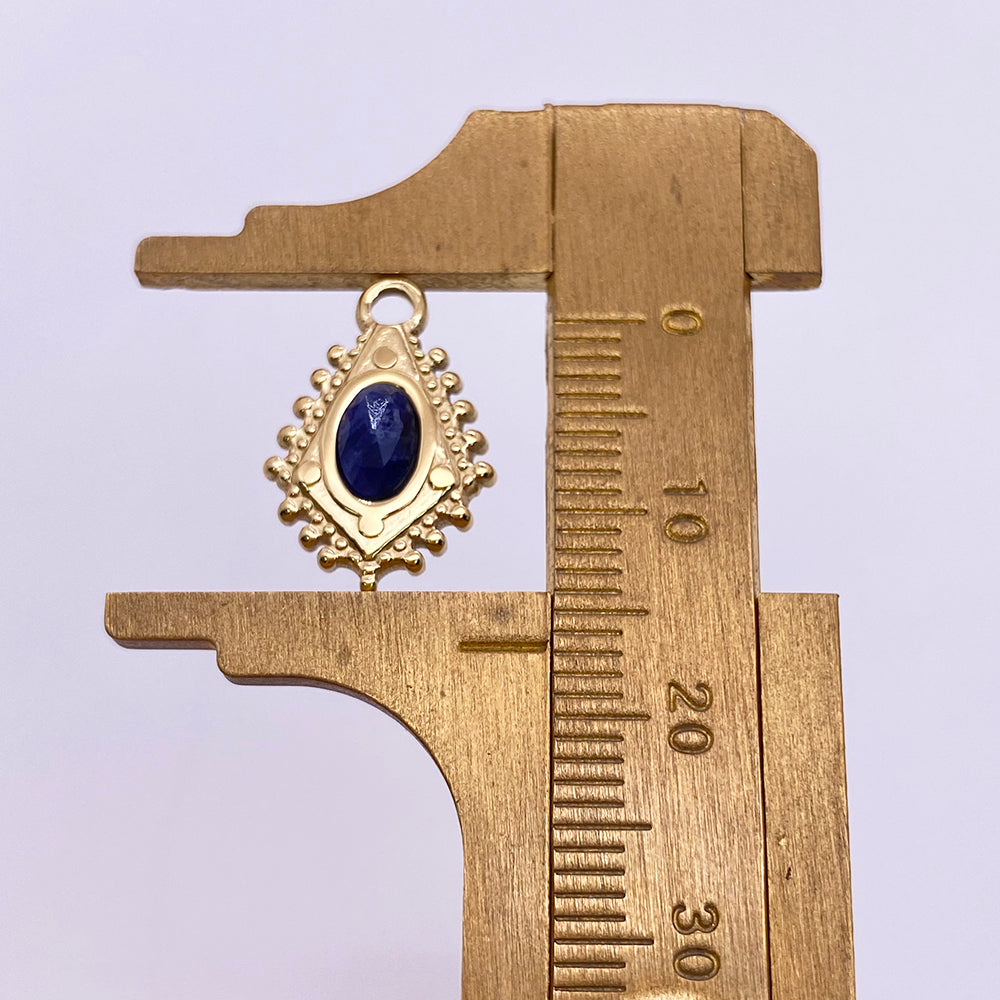 2662 Gemstone charm
