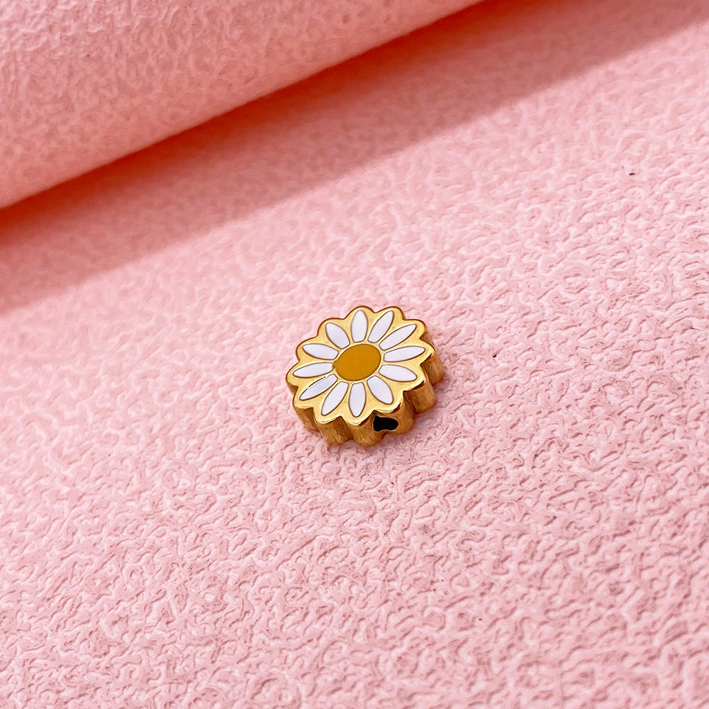 560 Daisy charm