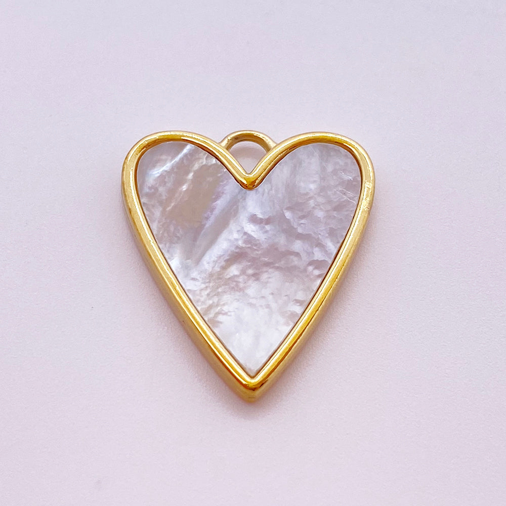 2597 Heart shell charm