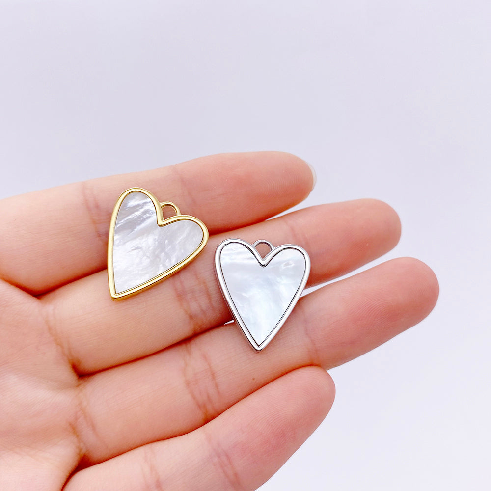 2597 Heart shell charm