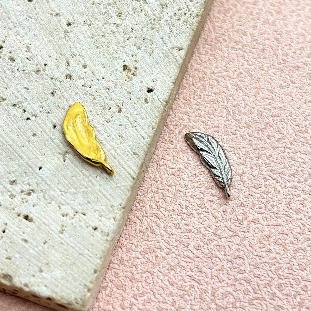 12217 Feather charm