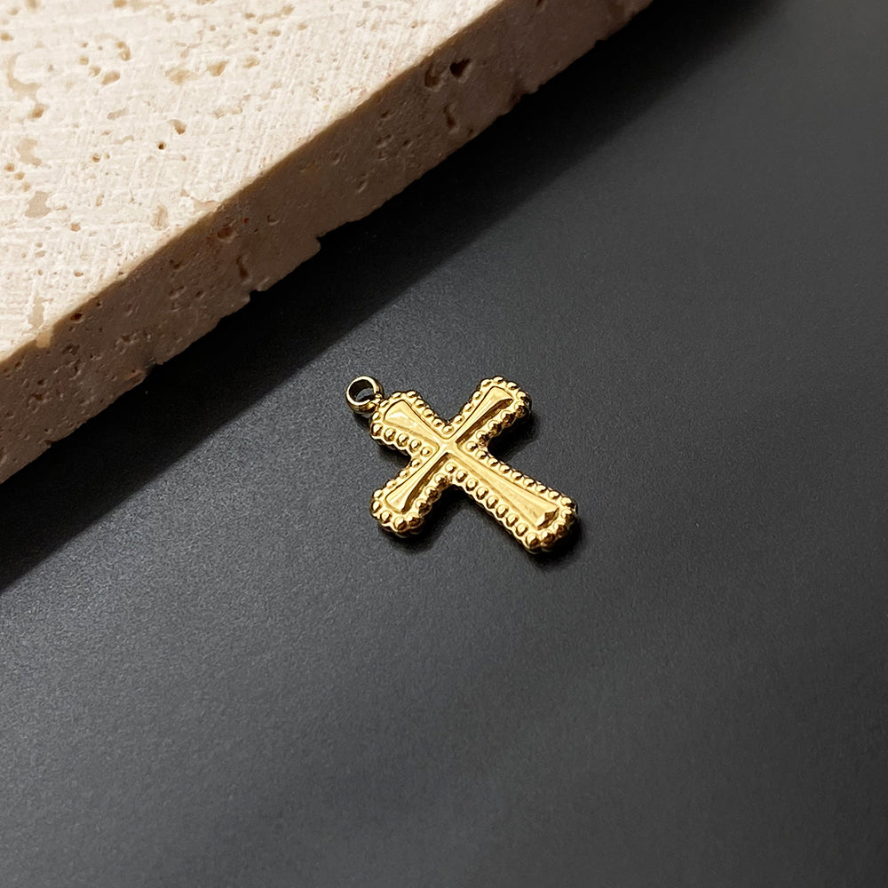 1322 Cross charm