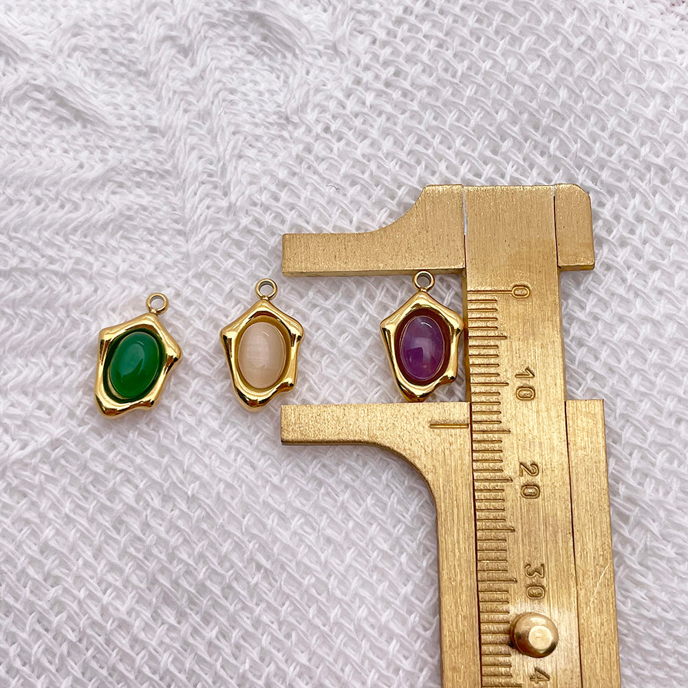 0986 Oval stone charm