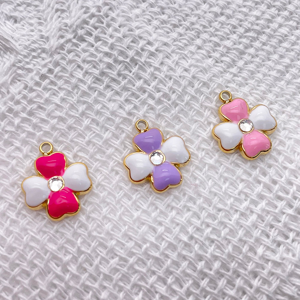 51242 Enamel four leaf clover charm