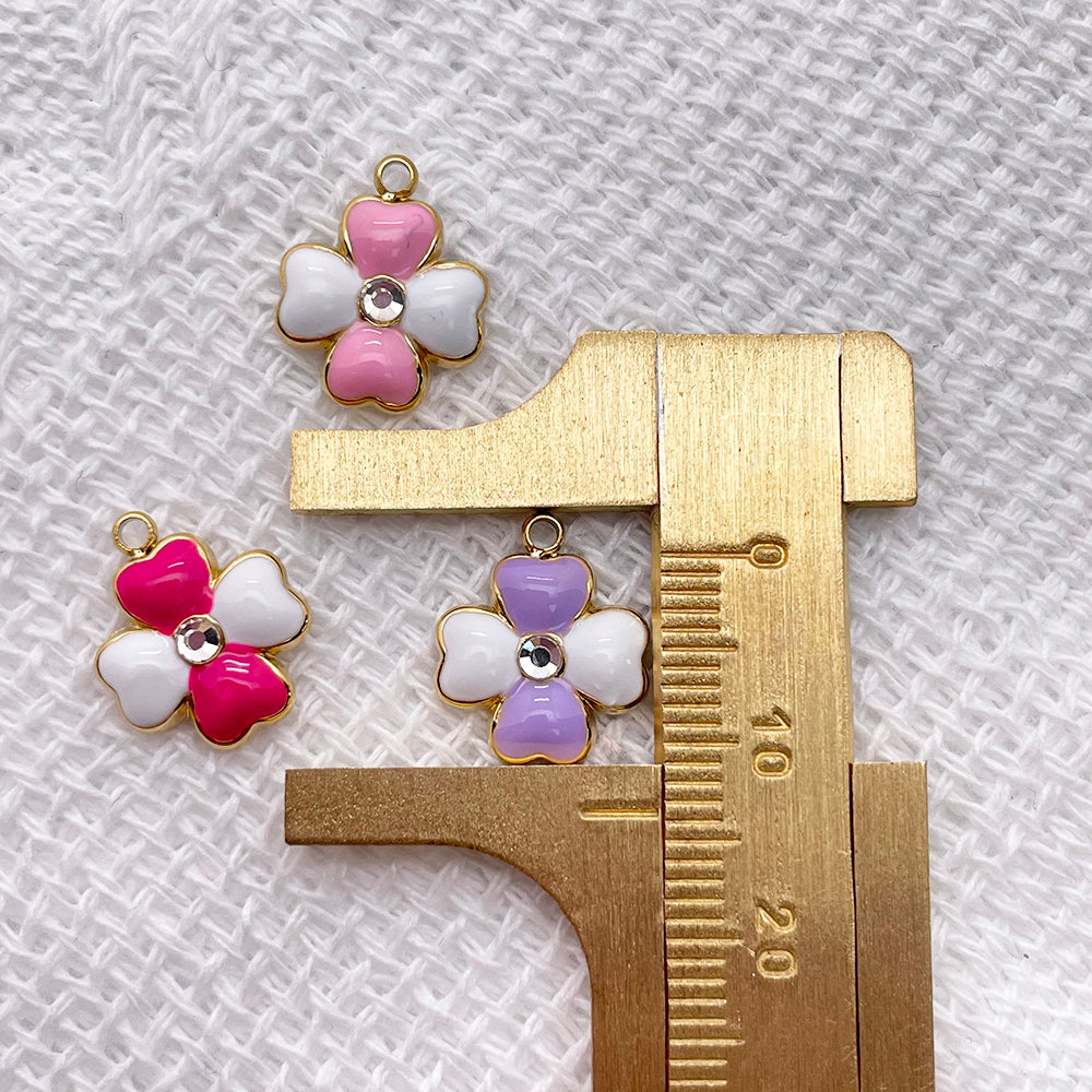 51242 Enamel four leaf clover charm