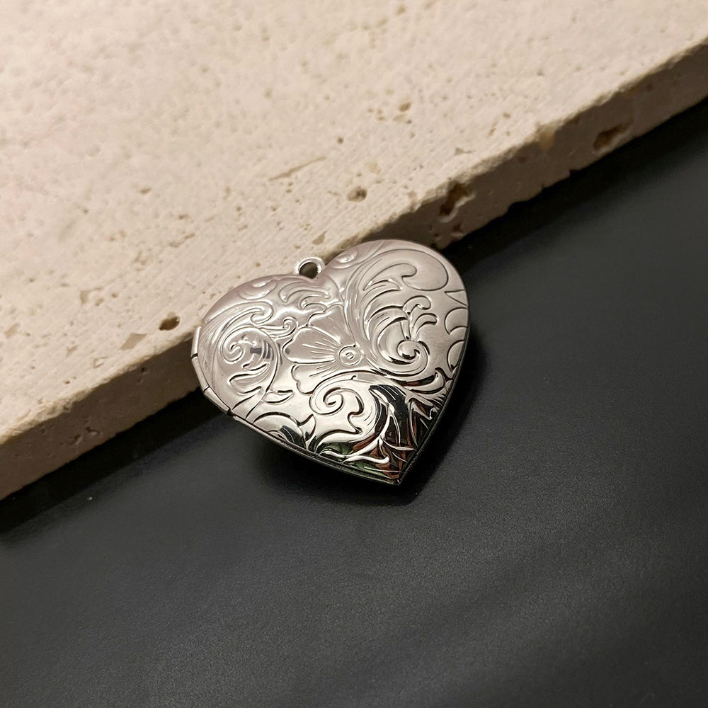 11654 Heart locket