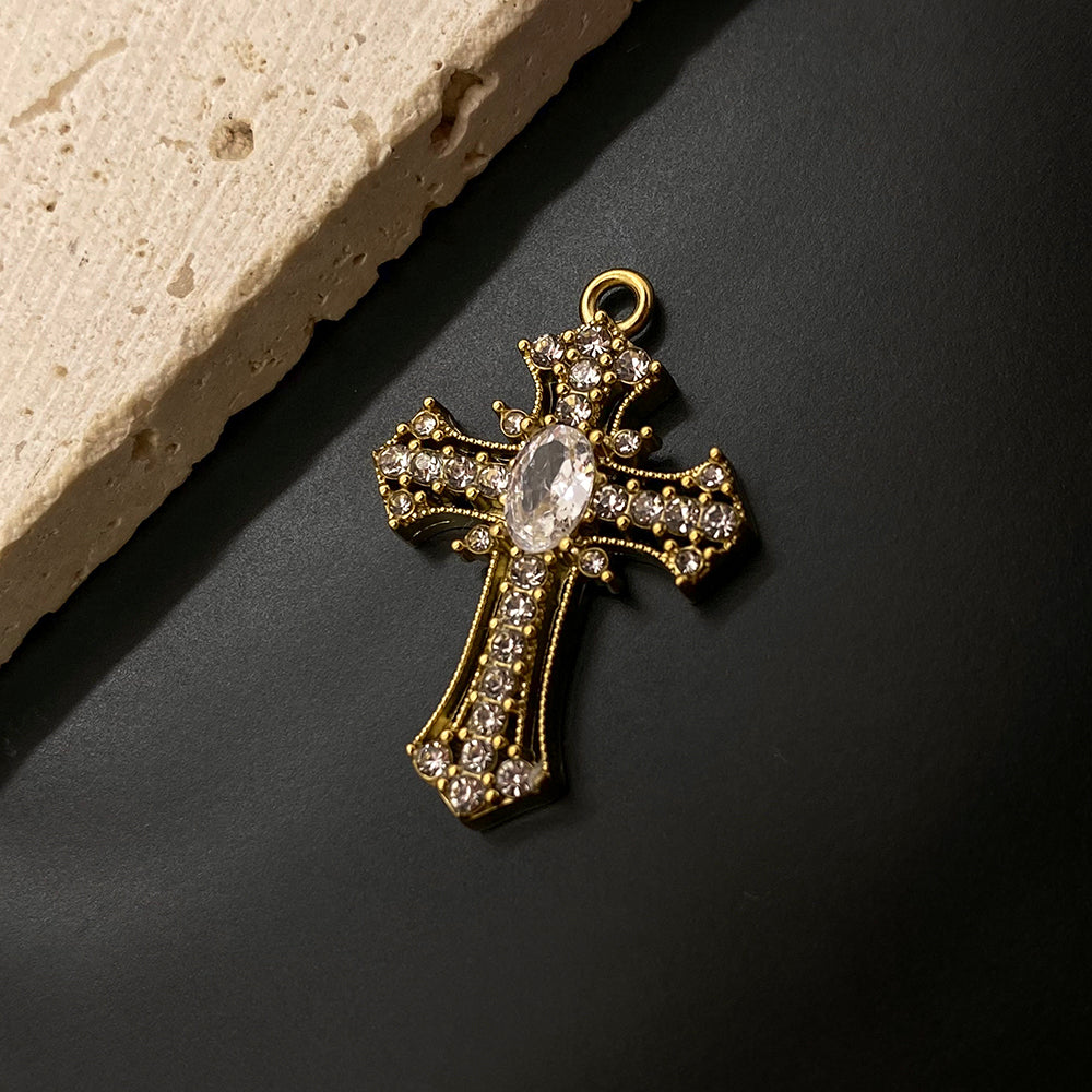 5738 Cross charm