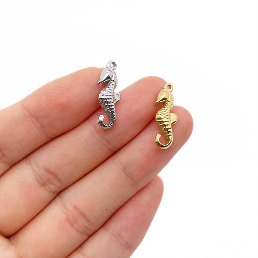 PC745 Sea horse charm