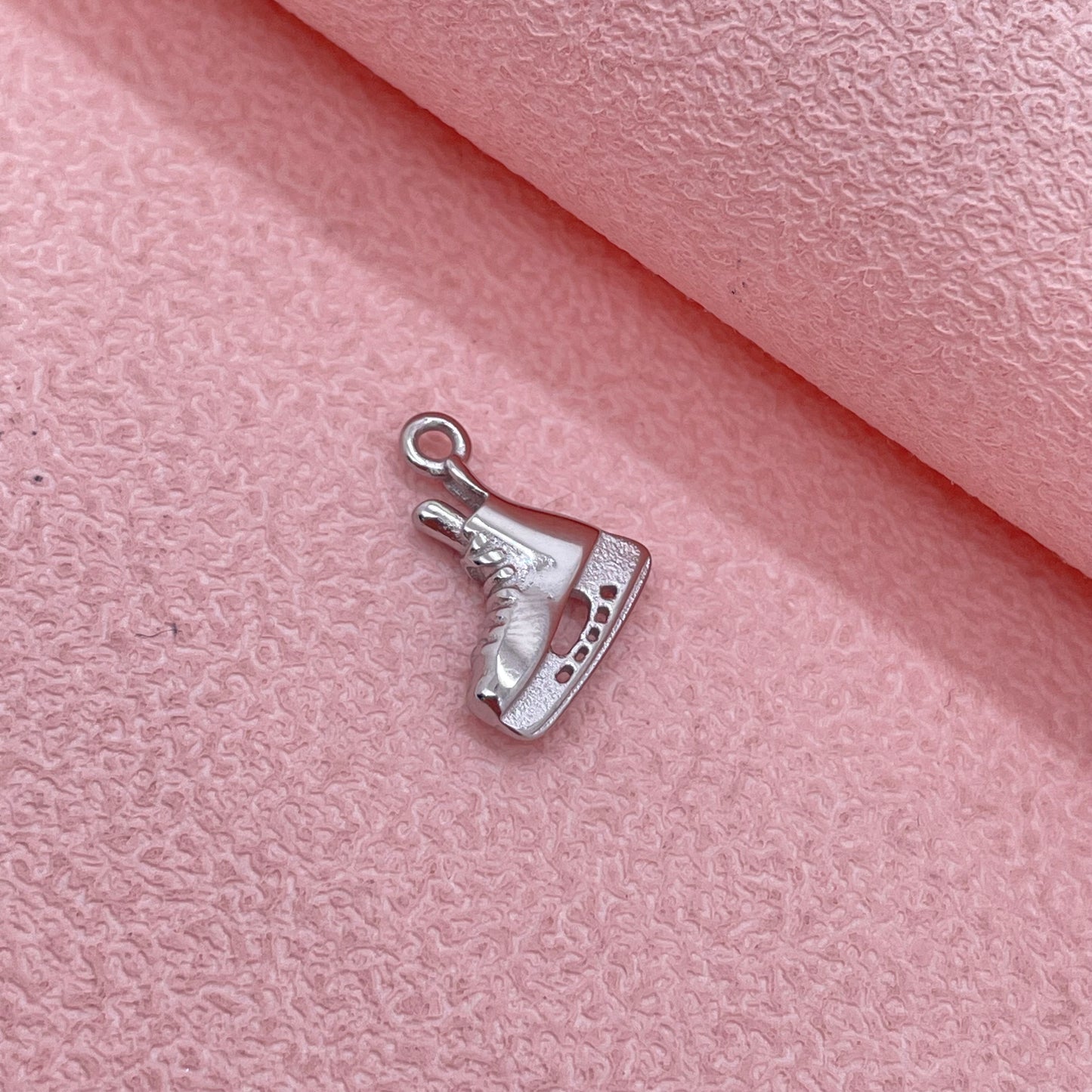 12326 Ice skatesI charm