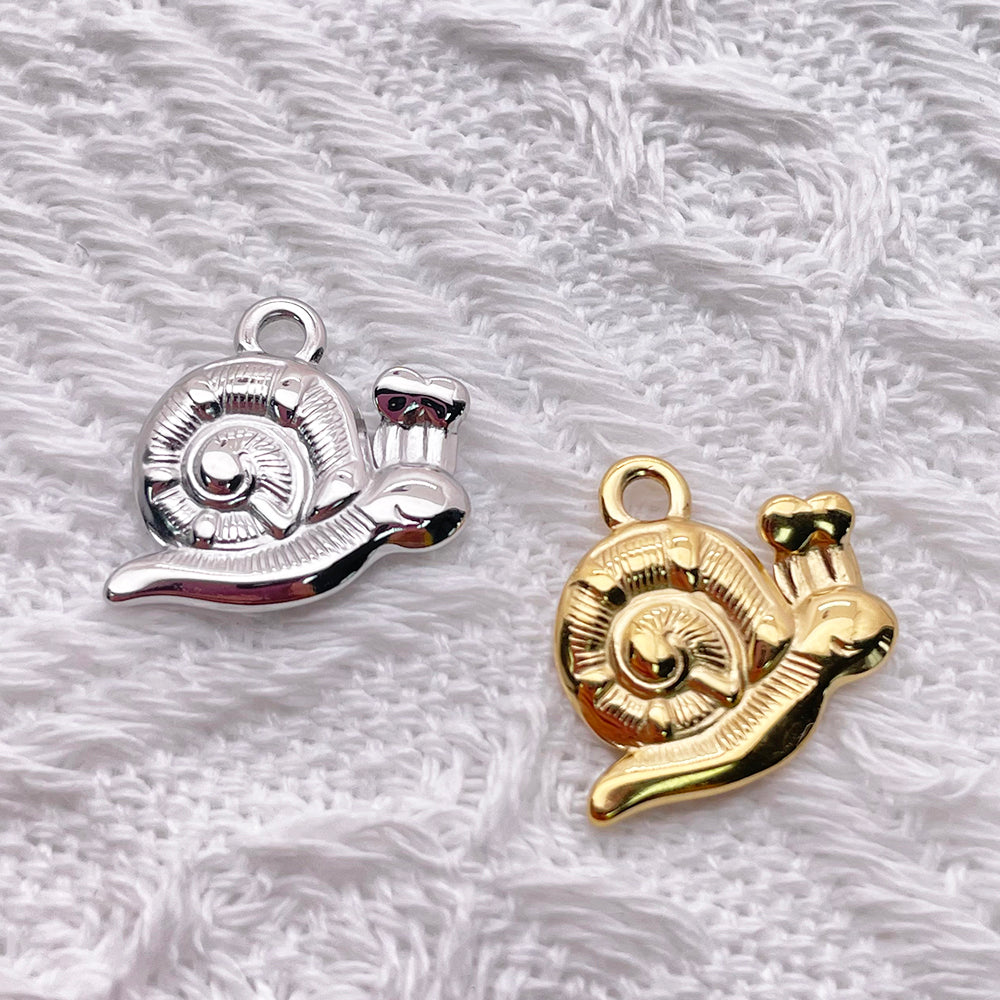 12324 Snail charm