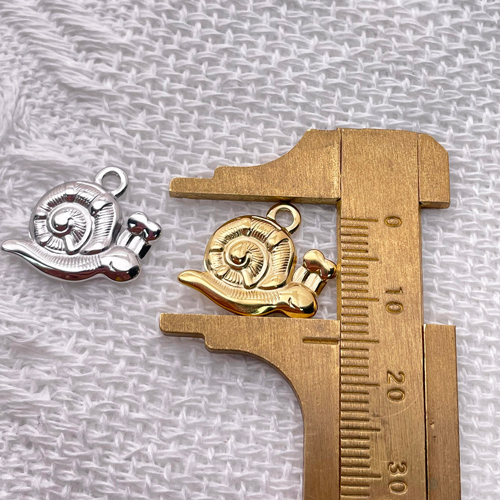 12324 Snail charm