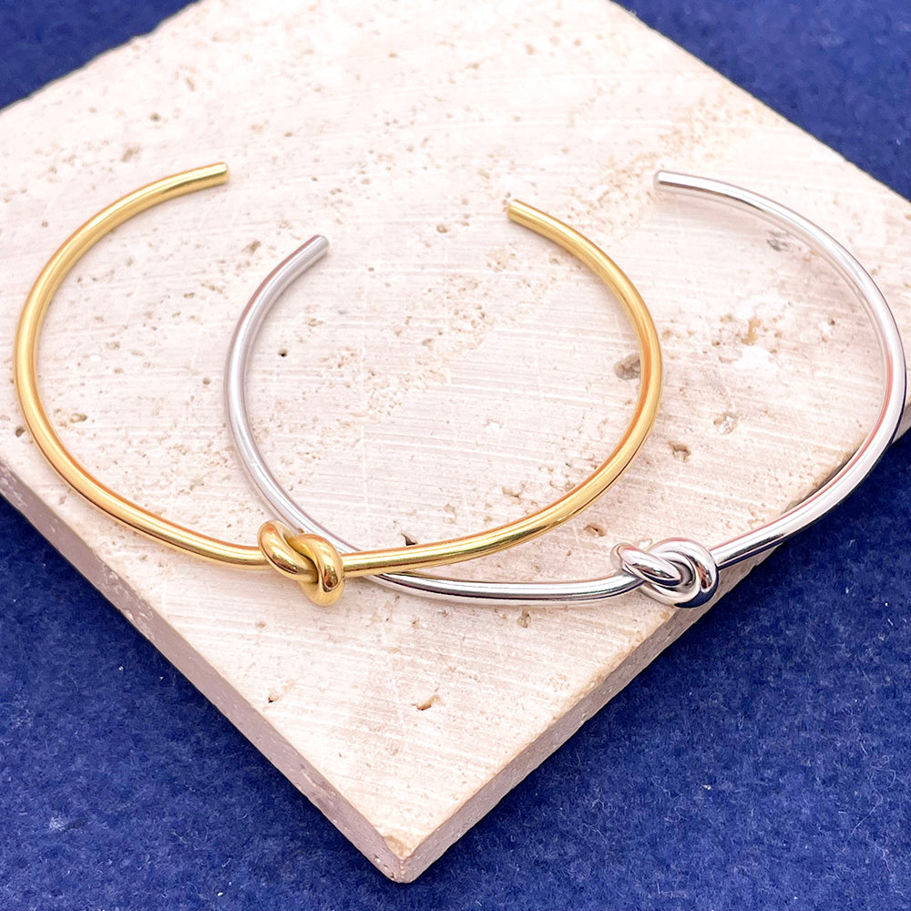 Half-open Knotted bracelet